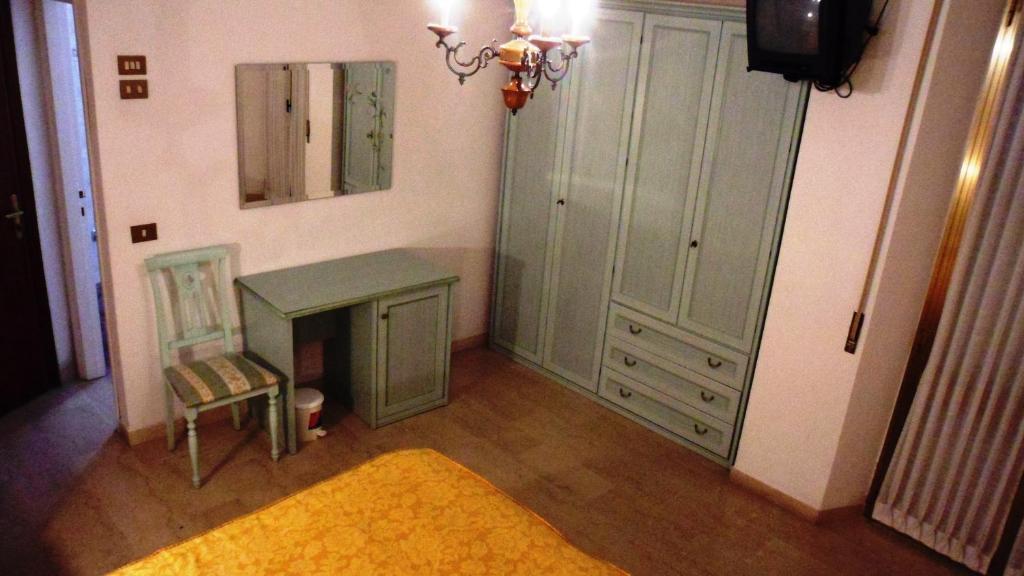 Hotel Reali Chianciano Terme Habitación foto
